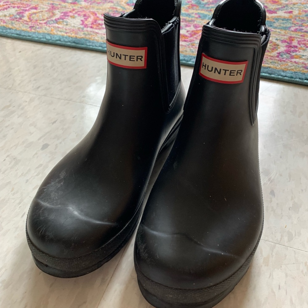 Black Chelsea Hunter boots, slightly used